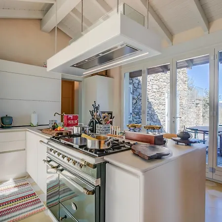 Villa Paradis Relais Infinity Pool Lake View